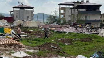 Son Dakika... Kahramanmaraş Pazarcık'ta fırtına çatıları uçurdu: 4 yaralı