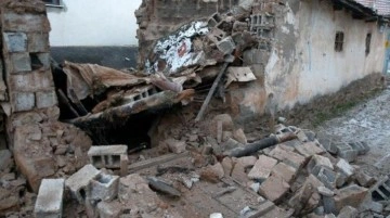 Son Dakika: Kayseri'de 4.4 büyüklüğünde deprem meydana geldi