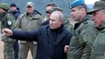 Son Dakika! Putin, sıkıyönetim ihlali nedeniyle 30 gün tutukluluğa izin veren bir yasa imzaladı
