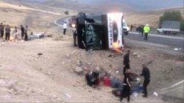Son Dakika! Sivas'ta kontrolden çıkan yolcu otobüsü devrildi: 2 ölü, 25 yaralı