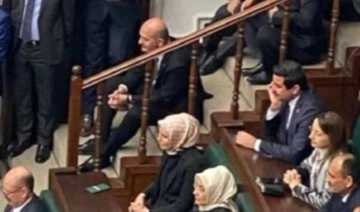 Soylu AKP Grup Toplantısı'nı merdivenlerde izledi: 'Kabine'den çağrıldı ama gitmedi..