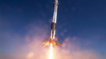 SpaceX, Bir Falcon Roketi ile Neler Taşıdığını Açıkladı - Webtekno