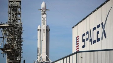 SpaceX'ten büyük hamle: Binden fazla yenilik!