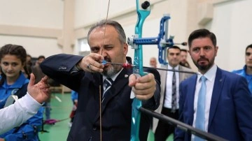 Sporun kalbi Bursa'da, Büyükşehir Belediyesi'nden Atıcılar'a okçuluk salonu