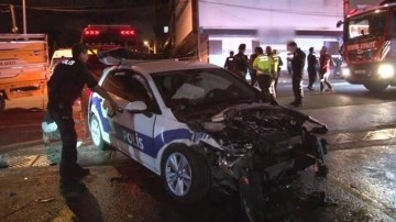 Sultanbeyli'de feci kaza! Polis aracı ve kamyonet kafa kafaya çarpıştı