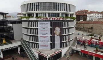 Tanju Özcan’dan belediye binasına dikkat çeken pankart: Geldiğiniz gibi gidin
