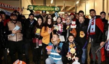 Taraftarlar, Trabzonspor-Basel maçına oyuncaklarla geldi