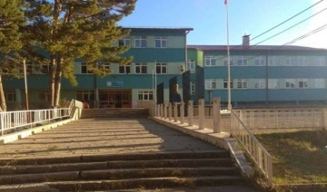 Tarihi Pamukpınar Köy Enstitüsü’nün yerleşkesini kapatma kararına eğitimciler tepki gösterdi