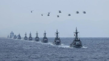TCG Anadolu sahaya iniyor... 100 savaş gemisiyle gövde gösterisi