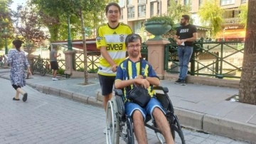 Tekerlekli sandalye ile Fenerbahçe için 350 kilometre uzaktan geldi