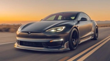 Tesla'dan Model S Plaid için göz alıcı yenilik!