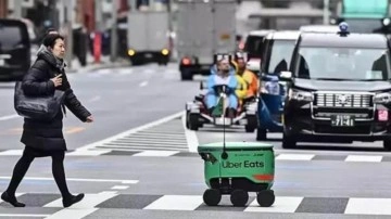 Tokyo'da robot kuryeler yemek dağıtacak
