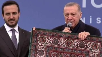 Törene damga vuran anlar! Erdoğan, seccadeyi kaldırıp Kılıçdaroğlu'na göndermede bulundu