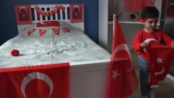 Trabzon'da 4 yaşındaki Toprak'ın 'Türk bayrağı' tutkusu