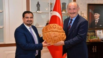 Trabzon&rsquo;a ziyarete gelen Fransız başkanın Vakfıkebir ekmeği şaşkınlığı