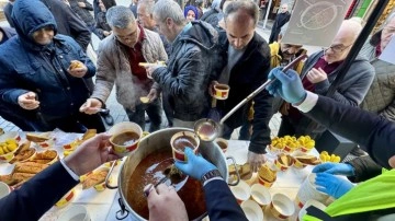 Trabzon'da vatandaşlara karalahana çorbası ikram edildi
