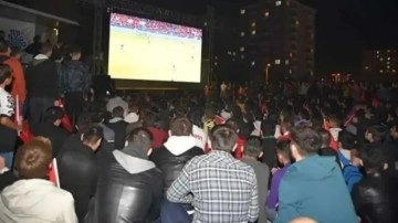 Trabzonspor taraftarları, finali dev ekrandan takip ediyor