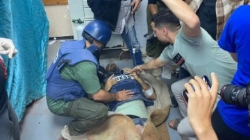 TRT Arabi ekibine İsrail'de saldırı! Muhabir ayağını kaybetti