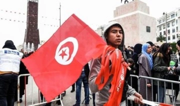 Tunus'ta OHAL bir ay daha uzatıldı