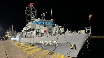 Türk mayın avlama gemileri TCG Anamur ve TCG Amasra Yunanistan'ın Pire Limanı'nda