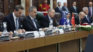 Türkiye-Cezayir arasındaki LNG anlaşması 2027'ye kadar uzatıldı