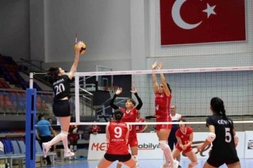 Türkiye İşitme Engelliler Voleybol Kadın Milli Takımı Fransa'yı 3-0 Yendi