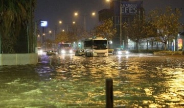 Türkiye sağanak yağışa teslim oldu: Dereler taştı, evler hasar gördü