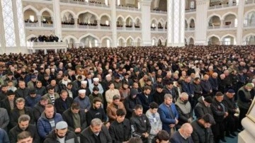 Türkiye'nin en büyük ikinci cami ilk cuma namazında doldu taştı