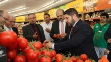 Türkiye&rsquo;nin en ucuz salkım domatesi Aziziye&rsquo;de