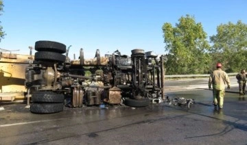 Tuzla'da devrilen hafriyat kamyonu alev alev yandı