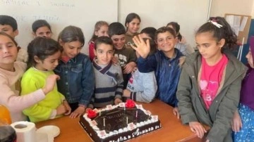 Tuzlalı öğrenciler harçlıkları ile Diyarbakırlı öğrencilere doğum günü pastası gönderiyor
