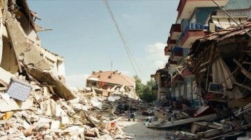 Ücretsiz mağazalar depremzedelerin hizmetine sunuldu