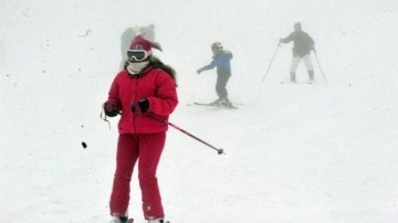 Uludağ'da kar sevinci: Kalınlığı 55 santimetreye ulaştı!