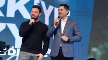 Ünlü şarkıcı Sinan Akçıl'dan büyük sürpriz! Murat Kurum'la sahneye çıktı oyunu açıkladı