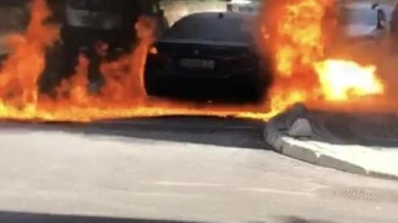 Üsküdar'da seyir halindeki otomobil alev alev yandı