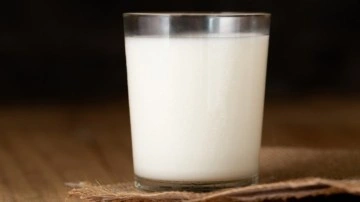 Uyumadan önce 1 bardak süt içende o sorundan eser kalmıyor: Uyumadan önce süt içmek neye iyi gelir?