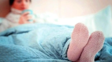 Uyurken çorap giymek zararlı mı? Gece çorapla uyumak faydalı mı?