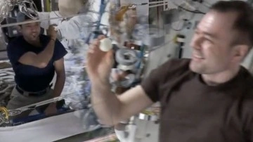 Uzay İstasyonu'ndaki Astronotların Yeni Oyunu: Space Dart - Webtekno