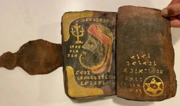 Üzerinde İbranice semboller olan 'deri kitap' ve 'kemer' ele geçirildi