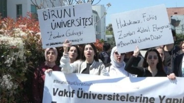 Vakıf Üniversitesi öğrencileri eğitim ücretlerine yapılan zamları protesto etti
