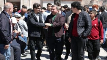 Vali Aydoğdu, cuma namazını Bin 500 öğrenciyle Ulu Camii'de Kıldı