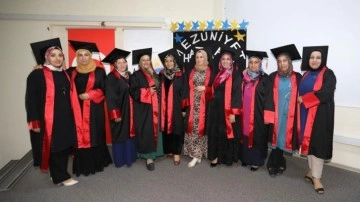 Van'da 120 kadın okuma-yazma öğrenip mezun oldu