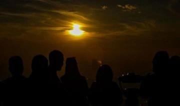 Van’da güneş tutulmasına çıplak gözle bakan 10 kişide görme kaybı oluştu