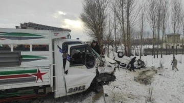 Van'da iki kamyonet çarpıştı: 7 yaralı