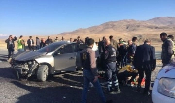 Van'da otomobiller kafa kafaya çarpıştı: 1 ölü, 2'si ağır 6 yaralı