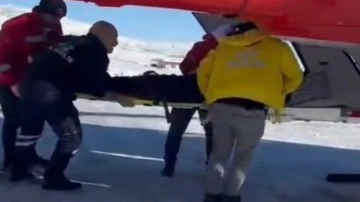 Van’da şiddetli karın ağrısı olan hasta için helikopter havalandı