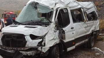 Van'da takla atan minibüsteki 7 kişi yaralandı