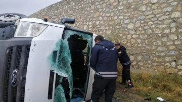 Van'da yolcu minibüsü devrildi: 14 kişi yaralandı var!