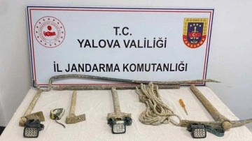 Yalova'da kaçak kazı yapan 4 kişi suçüstü yakalandı