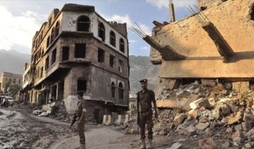 Yemen'de Husiler Taiz'i hedef aldı: 10 asker ile 23 milis öldü